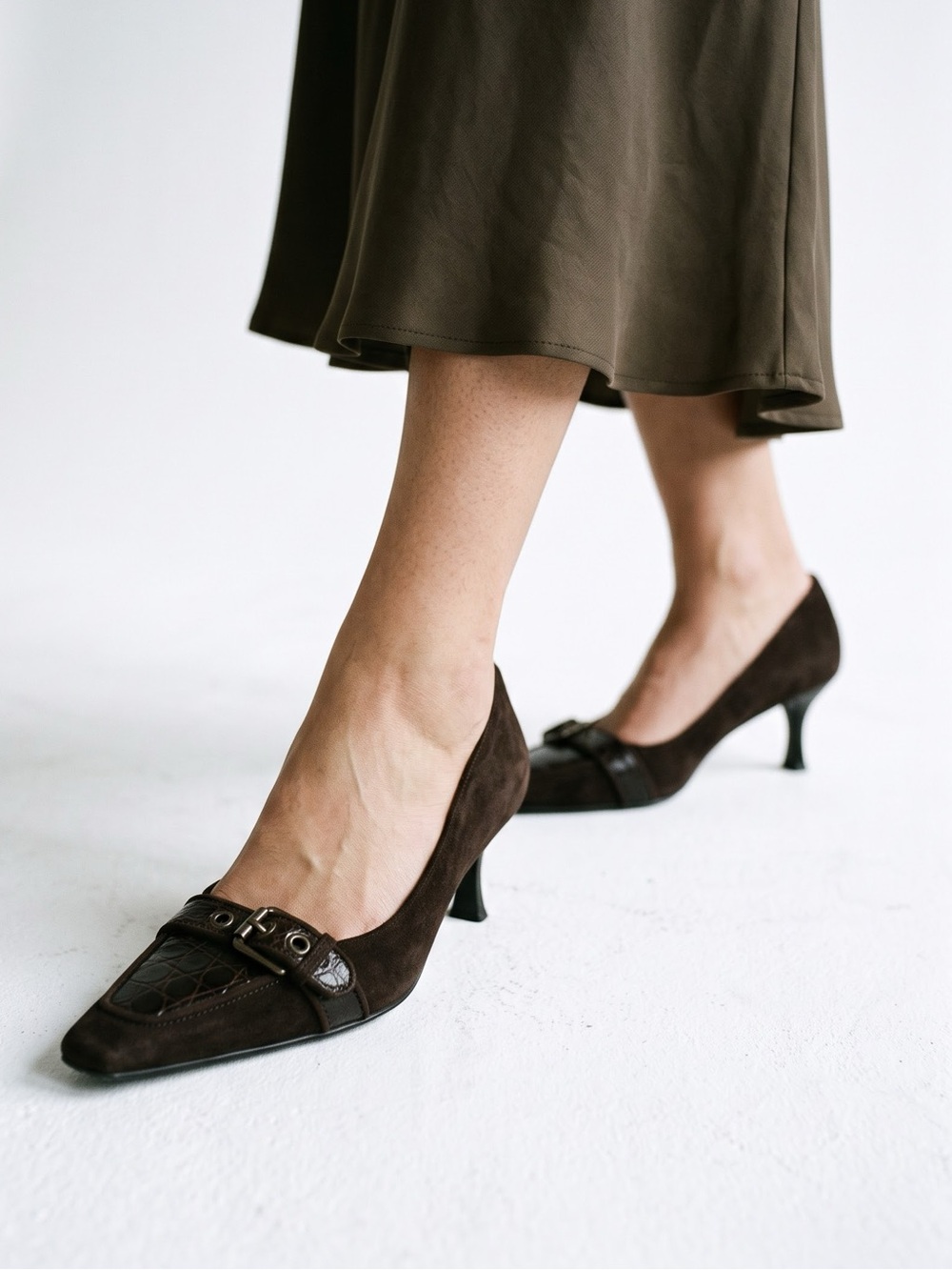 Vintage Y2K Stuart Weitzman Brown Suede Croc Buckle Kitten Heels - US 9
